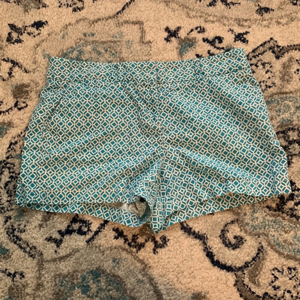 Loft Size 8 geometric pattern teal and cream shorts with front and back pockets